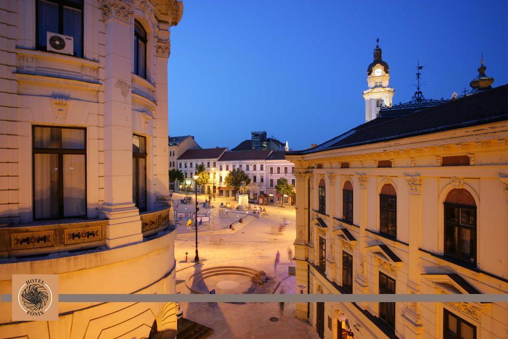 Hotel Fonix Pécs Esterno foto