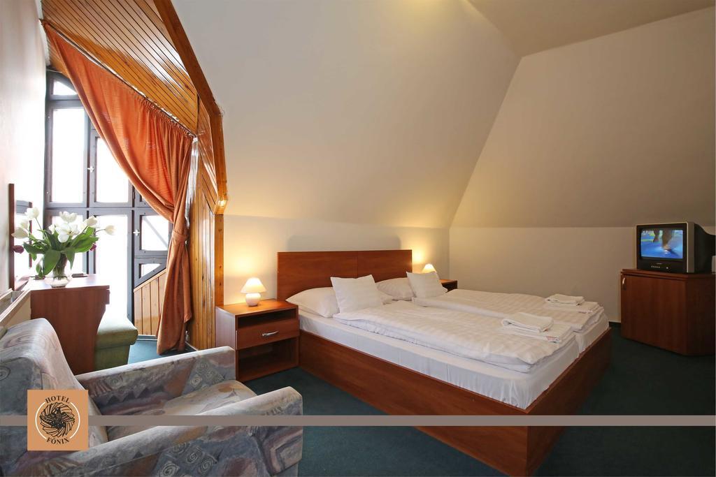 Hotel Fonix Pécs Esterno foto